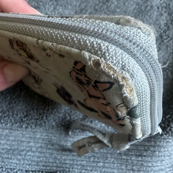 Vera Bradley Quilted Best in Show Dog Print wallet - Picture 3 of 6